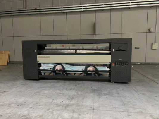 Su bazlı sublimasyon mürekkebi için 8 başlı bir bayrak yazıcısı